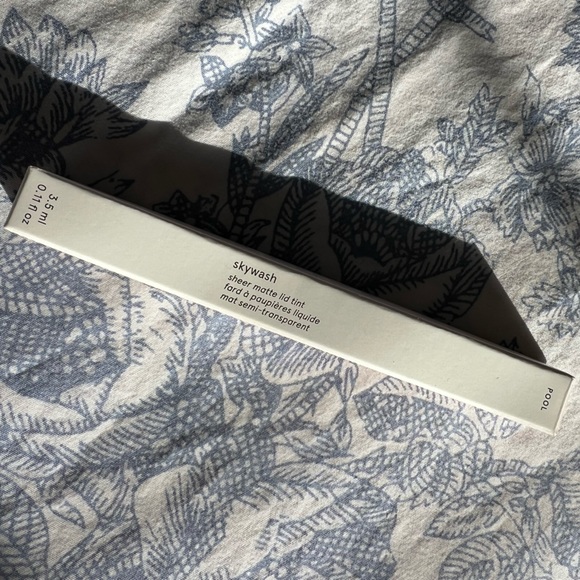 Glossier Skywash Eyeshadow in Pool - Picture 3 of 5